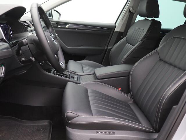 Skoda SUPERB Combi 1.4 TSI iV Business Edition Plus 218PK DSG Adaptieve Cruise Controle, Stoel-Stuurverwarming, Volleder, Keyless, Side Assist, Achteruitrijcamera, Trekhaak, 18" LM Velgen