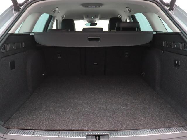 Skoda SUPERB Combi 1.4 TSI iV Business Edition Plus 218PK DSG Adaptieve Cruise Controle, Stoel-Stuurverwarming, Volleder, Keyless, Side Assist, Achteruitrijcamera, Trekhaak, 18" LM Velgen