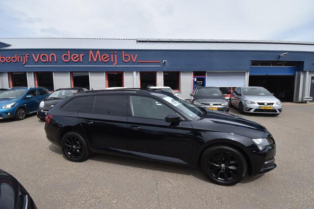 Skoda SUPERB Combi 1.4 TSI iV Business Edition Plus , BLACK EDITION !! , TREKHAAK , A UITRIJ CAM , LED KOPL , NAVI , CLIMATR ,