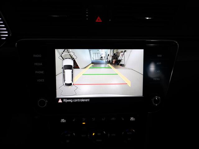 Skoda SUPERB Combi 1.5 TSI ACT Sportline Business 150 pk Automaat (DSG) | Verlengde garantie | Navigatie | Panoramadak | Parkeersensoren | Achteruitrijcamera | Adaptieve cruise control |