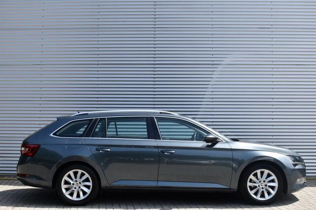 Skoda SUPERB COMBI 1.4 TSI DSG7 STYLE BUSINESS / P.DAK / EL. STOELEN / KEYLESS