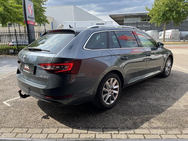 Skoda SUPERB Combi 1.5 TSI ACT Style Business // LED // KEYLESS // ELEK. STOELEN+GEHEUGEN // LEDER // ADAPT. CRUISE // WEGKLAPBARE TREKHAAK //