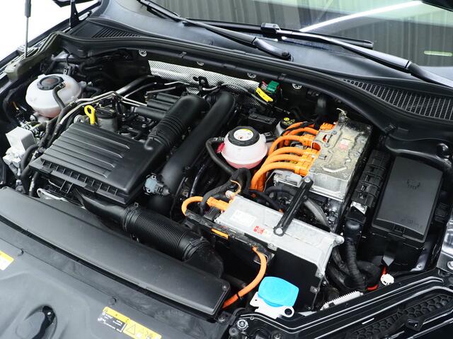 Skoda SUPERB Combi 1.4 TSI iV Laurin & Klement | Panoramadak | Trekhaak | Canton | 360 | Keyless | Adaptive Cruise