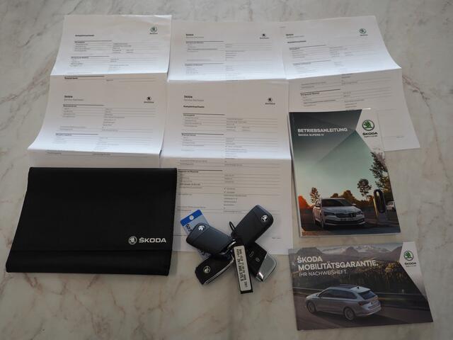 Skoda SUPERB Combi 1.4 TSI iV Laurin & Klement | Panoramadak | Trekhaak | Canton | 360 | Keyless | Adaptive Cruise