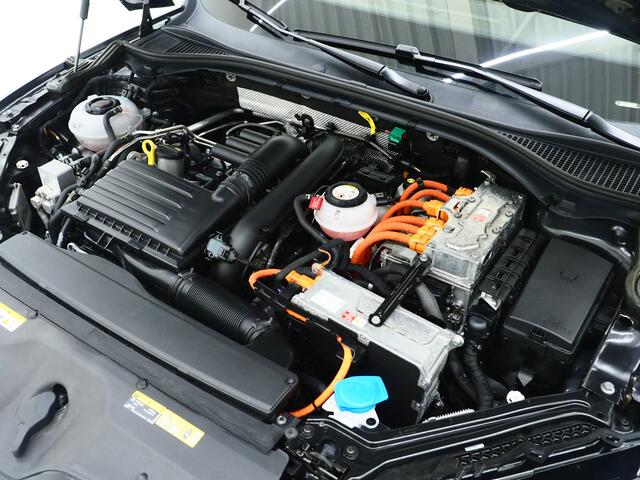 Skoda SUPERB Combi 1.4 TSI iV Sportline 218PK | Panoramadak | Trekhaak | Canton | Sportstoelen | Camera | Keyless