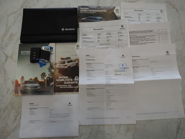 Skoda SUPERB Combi 1.4 TSI iV Sportline 218PK | Panoramadak | Trekhaak | Canton | Sportstoelen | Camera | Keyless