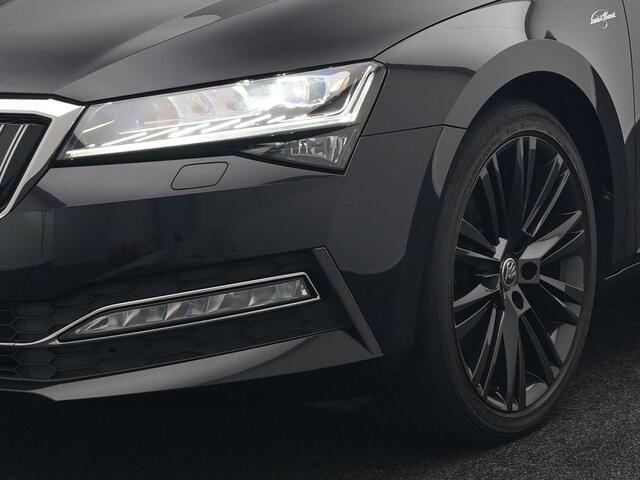 Skoda SUPERB Combi TSI iV Lauren & Klement Plug In Hybrid 218pk PHEV | Black Optic | Cruise Control | Crystal LED | Lederen Sportstoelen Memory & Verwarmd | Apple Carplay | Canton Audio | Navigatie | Verwamd Stuur | DAB |