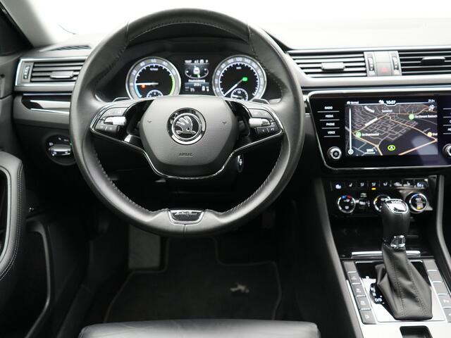 Skoda SUPERB Combi TSI iV Lauren & Klement Plug In Hybrid 218pk PHEV | Black Optic | Cruise Control | Crystal LED | Lederen Sportstoelen Memory & Verwarmd | Apple Carplay | Canton Audio | Navigatie | Verwamd Stuur | DAB |