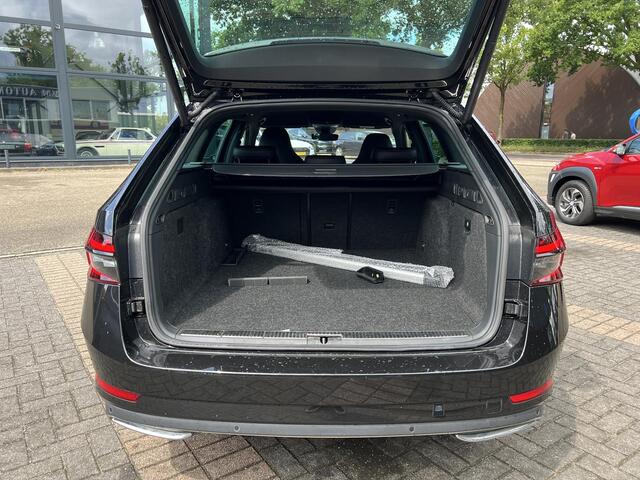 Skoda SUPERB Combi 1.4 TSI iV Sportline Business PHEV | PLUG-IN HYBRIDE | ADD CRUISE | STOEL/ STUURVERWARMING | ELEK. TREKHAAK | 360 CAMERA| ACHTERBANK VERWARMD| TREKHAAK | BOM VOL OPTIES | RIJKLAAR GELEVERD MET 12 MND BOVAG GARANTIE |