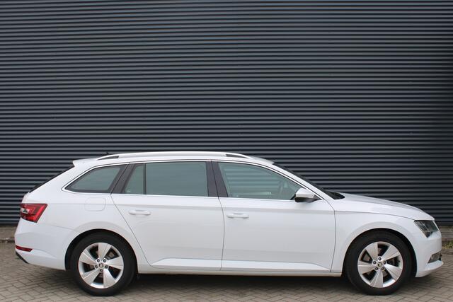 Skoda SUPERB Combi 1.4 TSI Ambition Business Trekhaak Navigatie CarPlay