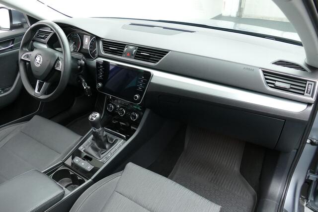 Skoda SUPERB Combi 1.4 150pk TSI ACT Ambition Business. Panodak, Navi, Adaptief Cruise, Led, Haak 1600kg