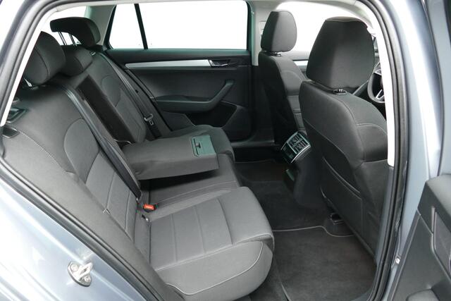 Skoda SUPERB Combi 1.4 150pk TSI ACT Ambition Business. Panodak, Navi, Adaptief Cruise, Led, Haak 1600kg