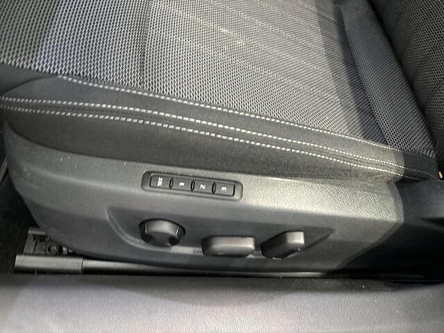 Skoda SUPERB Combi 1.5 TSI 150pk DSG ACT Business Edition Plus · Camera · Elek. Voorstoel · Elek. Achterklep · Apple/Android Car Play · Navigatie · 17'' Inch · Garantie t/m 02-08-2027 of 100.000km