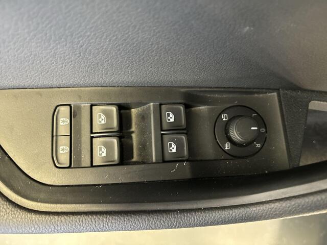 Skoda SUPERB Combi 1.5 TSI 150pk DSG ACT Business Edition Plus · Camera · Elek. Voorstoel · Elek. Achterklep · Apple/Android Car Play · Navigatie · 17'' Inch · Garantie t/m 02-08-2027 of 100.000km