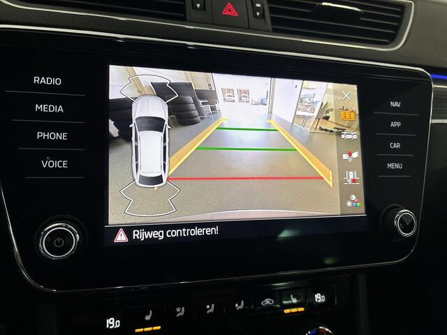 Skoda SUPERB Combi 1.5 TSI 150pk DSG ACT Business Edition Plus · Camera · Elek. Voorstoel · Elek. Achterklep · Apple/Android Car Play · Navigatie · 17'' Inch · Garantie t/m 02-08-2027 of 100.000km