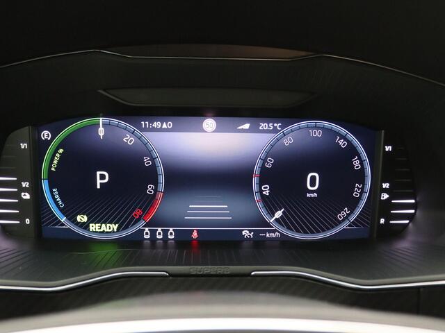 Skoda SUPERB Combi 1.4 TSI iV Sportline Business 218PK DSG Pano-Schuifdak, Adaptieve Cruise Controle, 360gr. Camera, Verwarmbare voorstoelen en achterbank, Memorystoel, Virtual Pedal, Keyless, Side Assist, Trekhaak, 19" LM Velgen