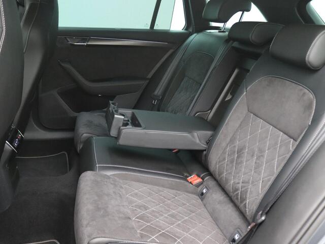 Skoda SUPERB Combi 1.4 TSI iV Sportline Business 218PK DSG Pano-Schuifdak, Adaptieve Cruise Controle, 360gr. Camera, Verwarmbare voorstoelen en achterbank, Memorystoel, Virtual Pedal, Keyless, Side Assist, Trekhaak, 19" LM Velgen