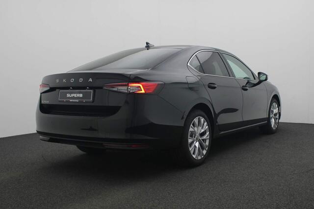 Skoda SUPERB First Edition 1.5 TSI m-HEV 110 kW / 150 PK Hatchb ack 7 versn. DSG | ¤ 7000,00 korting! | Trekhaak | Camera | Keyless