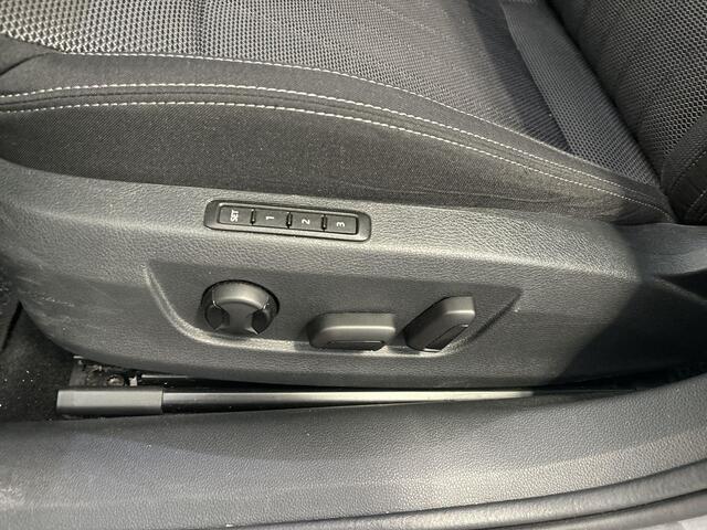 Skoda SUPERB Combi 1.5 TSI 150pk DSG ACT Business Edition Plus · Camera · Keyless · Apple/Android Car Play · Navigatie · Cruise Control · Elek. bestuurdersstoel · 17'' Inch · Garantie t/m 10-07-2027 of 100.000km