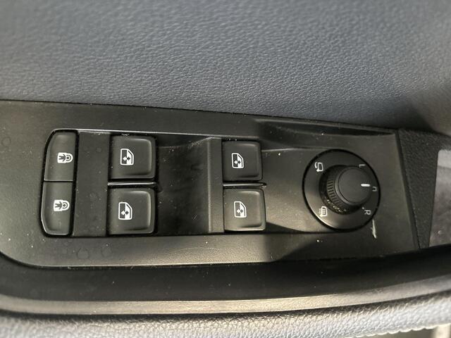 Skoda SUPERB Combi 1.5 TSI 150pk DSG ACT Business Edition Plus · Camera · Keyless · Apple/Android Car Play · Navigatie · Cruise Control · Elek. bestuurdersstoel · 17'' Inch · Garantie t/m 10-07-2027 of 100.000km