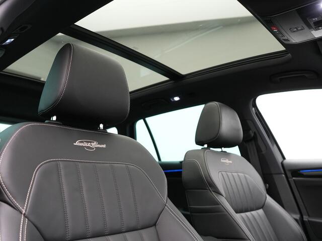 Skoda SUPERB Combi 1.4 TSI iV Laurin & Klement Plug In Hybrid 218pk Dealer O.H PHEV | Panodak | Crystal LED | Adaptive Cruise | Lederen Sportstoelen Memory & Verwarmd | Canton Audio | 360 Camera | Apple Carplay | Keyless | Stuur Verwarmd | Navigatie |