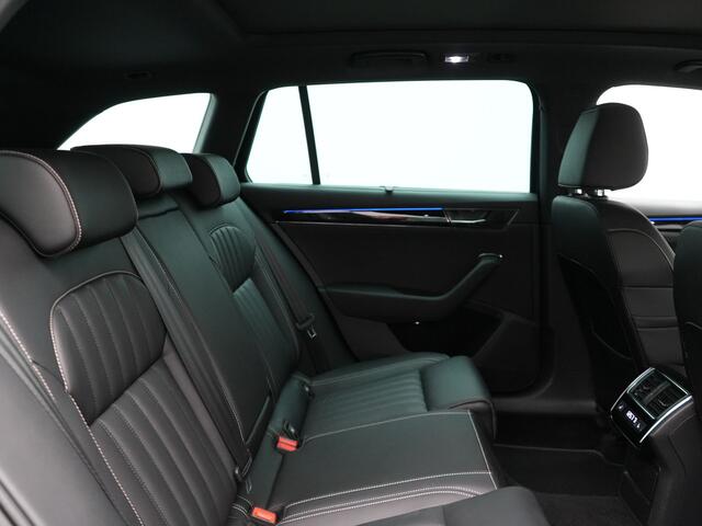 Skoda SUPERB Combi 1.4 TSI iV Laurin & Klement Plug In Hybrid 218pk Dealer O.H PHEV | Panodak | Crystal LED | Adaptive Cruise | Lederen Sportstoelen Memory & Verwarmd | Canton Audio | 360 Camera | Apple Carplay | Keyless | Stuur Verwarmd | Navigatie |