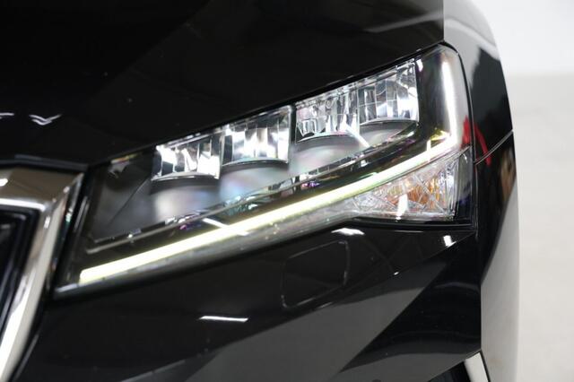 Skoda SUPERB Combi 1.4TSI iV 218PK Business Ed. Plus NAP|Trekhaak|Virtual|Stoelvw|Keyless