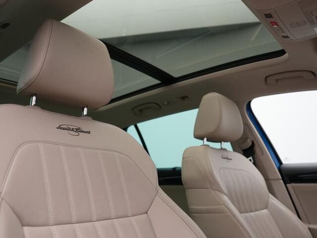 Skoda SUPERB Combi 1.4 TSI iV Laurin & Klement Plug In Hybrid 218pk Dealer O.H PHEV | Panodak | Adaptive Cruise | Lederen Stoelen Memory & Massage & Ventilatie | Canton Audio | Apple Carplay | Stuur & Stoelen Verwarmd | Keyless | Virtual | Navigatie | DAB |