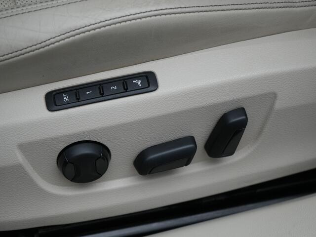 Skoda SUPERB Combi 1.4 TSI iV Laurin & Klement Plug In Hybrid 218pk Dealer O.H PHEV | Panodak | Adaptive Cruise | Lederen Stoelen Memory & Massage & Ventilatie | Canton Audio | Apple Carplay | Stuur & Stoelen Verwarmd | Keyless | Virtual | Navigatie | DAB |