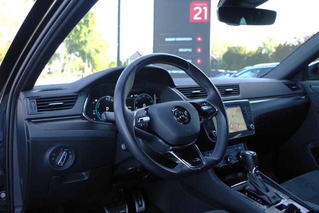 Skoda SUPERB Combi 1.4 TSI iV 218 PK Sportline Business PHEV, Keyless, Uitklapbare Trekhaak, Carplay, Memory, 4 Stoelverwarming