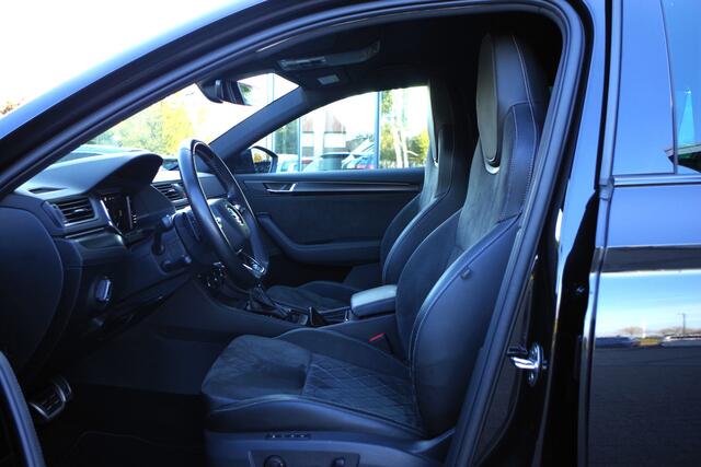 Skoda SUPERB Combi 1.4 TSI iV 218 PK Sportline Business PHEV, Keyless, Uitklapbare Trekhaak, Carplay, Memory, 4 Stoelverwarming