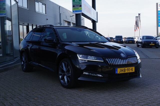 Skoda SUPERB Combi 1.4 TSI iV 218 PK Sportline Business PHEV, Keyless, Uitklapbare Trekhaak, Carplay, Memory, 4 Stoelverwarming
