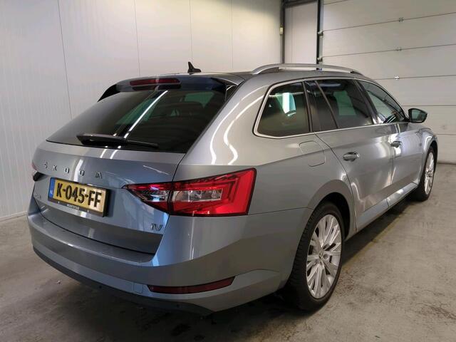 Skoda SUPERB Combi 1.4 TSI iV Business Edition Plus PHEV Airco ECC Navi Carplay Adaptive Cruise 18" LM Velgen Leder/Alcantara Virtual Cockpit El Achterklep Full LED Stoelverwarming
