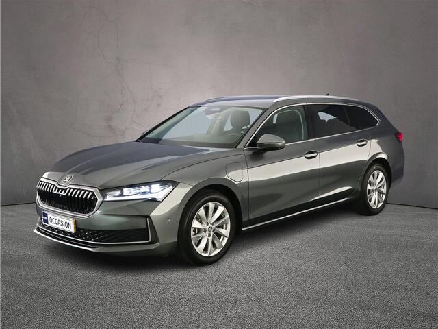 Skoda SUPERB Combi First Edition 1.5 TSI PHEV 204pk DSG Automaat Trekhaak, Adaptive cruise control, 360 camera, Achteruitrijcamera, Elektrische achterklep, Navigatie