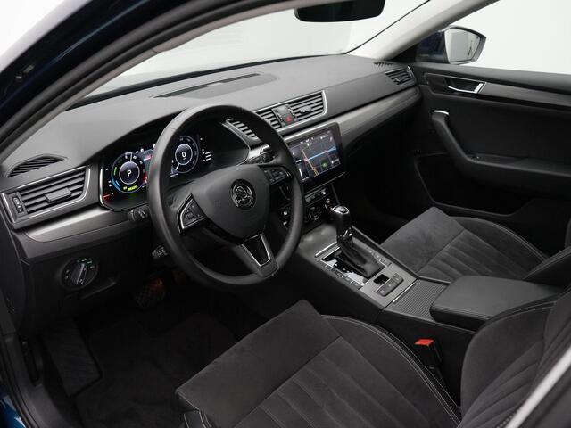 Skoda SUPERB Combi 1.4 TSI iV 218 pk DSG Business Edition | Matrix LED | Navigatie Columbus | Geheugenstoel | Matrix LED | Leder/alcantara