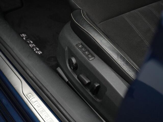 Skoda SUPERB Combi 1.4 TSI iV 218 pk DSG Business Edition | Matrix LED | Navigatie Columbus | Geheugenstoel | Matrix LED | Leder/alcantara