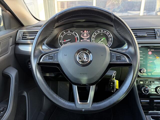 Skoda SUPERB Combi 1.4 TSI ACT Ambition Business 150pk | Apple Carplay/Android Auto | Achteruitrijcamera | Bi-xenon koplampen | Elektrisch glazen panorama-dak | Navigatiesysteem full map | Voorstoelen verwarmd | Zeer ruime auto!