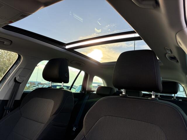 Skoda SUPERB Combi 1.4 TSI ACT Ambition Business 150pk | Apple Carplay/Android Auto | Achteruitrijcamera | Bi-xenon koplampen | Elektrisch glazen panorama-dak | Navigatiesysteem full map | Voorstoelen verwarmd | Zeer ruime auto!