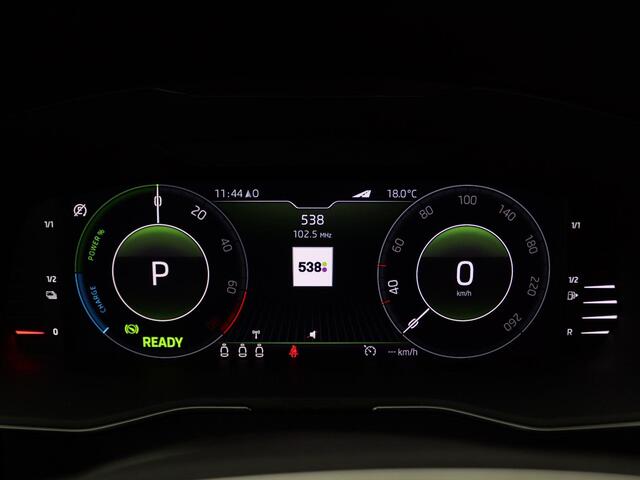 Skoda SUPERB Combi 1.4 TSI iV Sportline Business 218PK DSG Pano-Schuifdak, Elektrische achterklep, Memorystoel, Stoel-Stuurverwarming, Keyless, Achteruitrijcamera, 19" LM Velgen