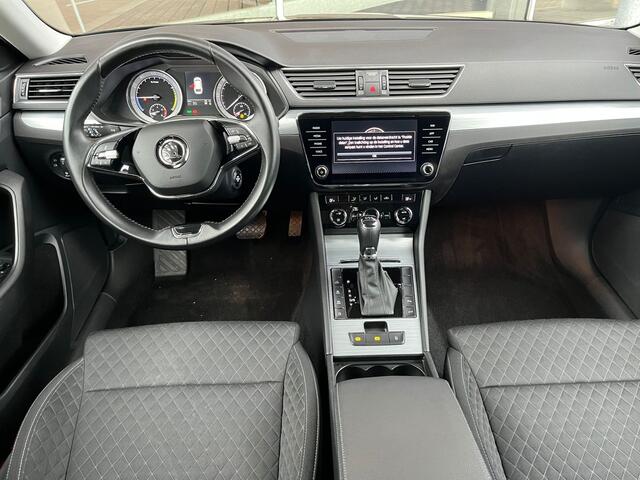 Skoda SUPERB Combi 1.4 TSI iV Business Edition Plus PHEV | Navigatie | Camera | Trekhaak | Climate Control | Cruise Control |