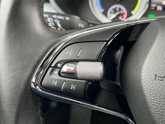 Skoda SUPERB Combi 1.4 TSI iV Business Edition Plus PHEV | Navigatie | Camera | Trekhaak | Climate Control | Cruise Control |