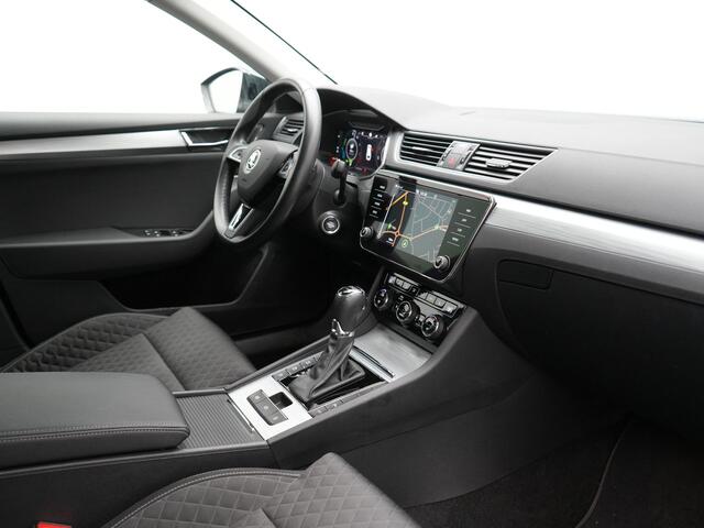 Skoda SUPERB Combi 1.4 TSI iV Business Edition Plug In Hybrid 218pk Dealer O.H PHEV | Trekhaak Af Fabriek | Adaptive Cruise | Apple Carplay | Sportstoelen Verwarmd | Virtual | Keyless | Navigatie | DAB |