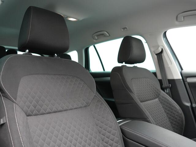 Skoda SUPERB Combi 1.4 TSI iV Business Edition Plug In Hybrid 218pk Dealer O.H PHEV | Trekhaak Af Fabriek | Adaptive Cruise | Apple Carplay | Sportstoelen Verwarmd | Virtual | Keyless | Navigatie | DAB |