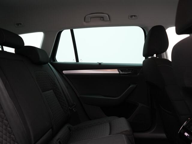 Skoda SUPERB Combi 1.4 TSI iV Business Edition Plug In Hybrid 218pk Dealer O.H PHEV | Trekhaak Af Fabriek | Adaptive Cruise | Apple Carplay | Sportstoelen Verwarmd | Virtual | Keyless | Navigatie | DAB |