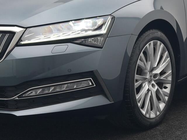 Skoda SUPERB Combi 1.4 TSI iV Business Edition Plug In Hybrid 218pk Dealer O.H PHEV | Trekhaak Af Fabriek | Adaptive Cruise | Apple Carplay | Sportstoelen Verwarmd | Virtual | Keyless | Navigatie | DAB |