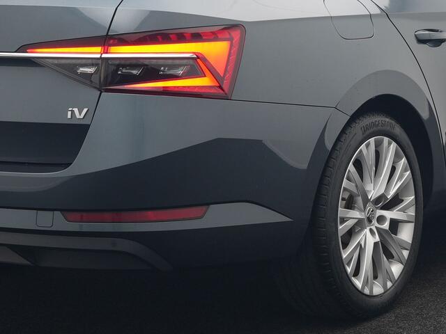 Skoda SUPERB Combi 1.4 TSI iV Business Edition Plug In Hybrid 218pk Dealer O.H PHEV | Trekhaak Af Fabriek | Adaptive Cruise | Apple Carplay | Sportstoelen Verwarmd | Virtual | Keyless | Navigatie | DAB |