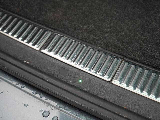 Skoda SUPERB Combi 1.4 TSI iV Business Edition Plug In Hybrid 218pk Dealer O.H PHEV | Trekhaak Af Fabriek | Adaptive Cruise | Apple Carplay | Sportstoelen Verwarmd | Virtual | Keyless | Navigatie | DAB |