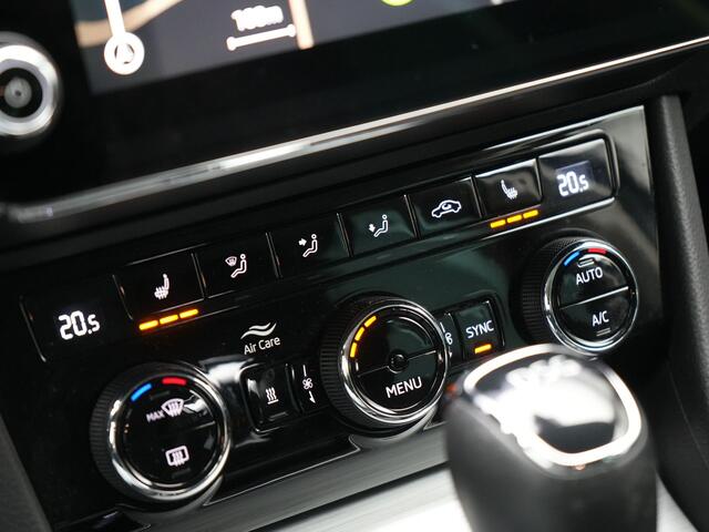 Skoda SUPERB Combi 1.4 TSI iV Business Edition Plug In Hybrid 218pk Dealer O.H PHEV | Trekhaak Af Fabriek | Adaptive Cruise | Apple Carplay | Sportstoelen Verwarmd | Virtual | Keyless | Navigatie | DAB |