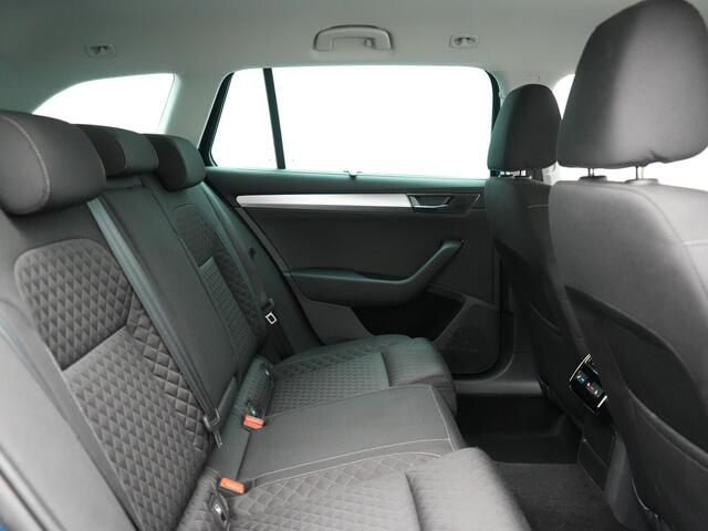 Skoda SUPERB Combi 1.4 TSI iV Ambition Plug In Hybrid 218pk Dealer O.H PHEV | Adaptive Cruise | Camera | Stoelen & Stuur Verwarmd | Canton Audio | Apple Carplay | Blis | Keyless | Navigatie | Virtual | DAB |