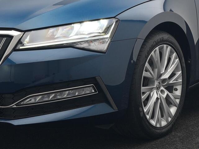 Skoda SUPERB Combi 1.4 TSI iV Ambition Plug In Hybrid 218pk Dealer O.H PHEV | Adaptive Cruise | Camera | Stoelen & Stuur Verwarmd | Canton Audio | Apple Carplay | Blis | Keyless | Navigatie | Virtual | DAB |